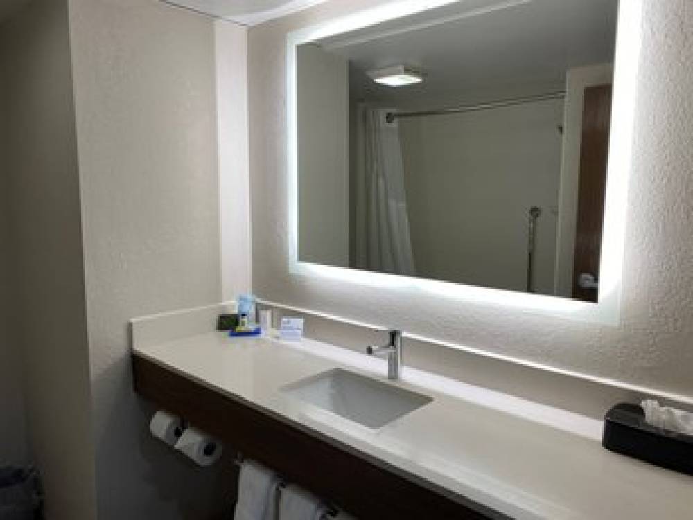 Holiday Inn Express & Suites DAYTON-HUBER HEIGHTS 5