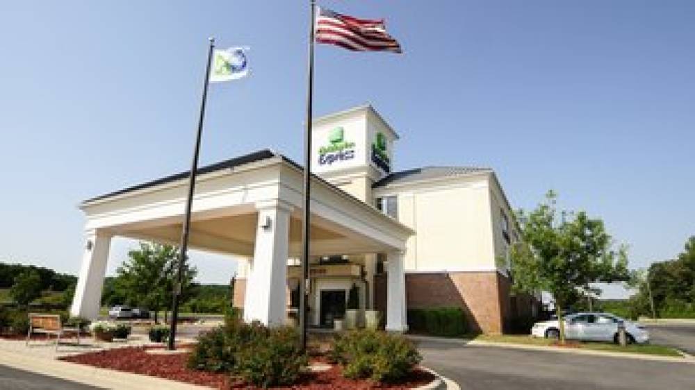 Holiday Inn Express & Suites DELAFIELD 1