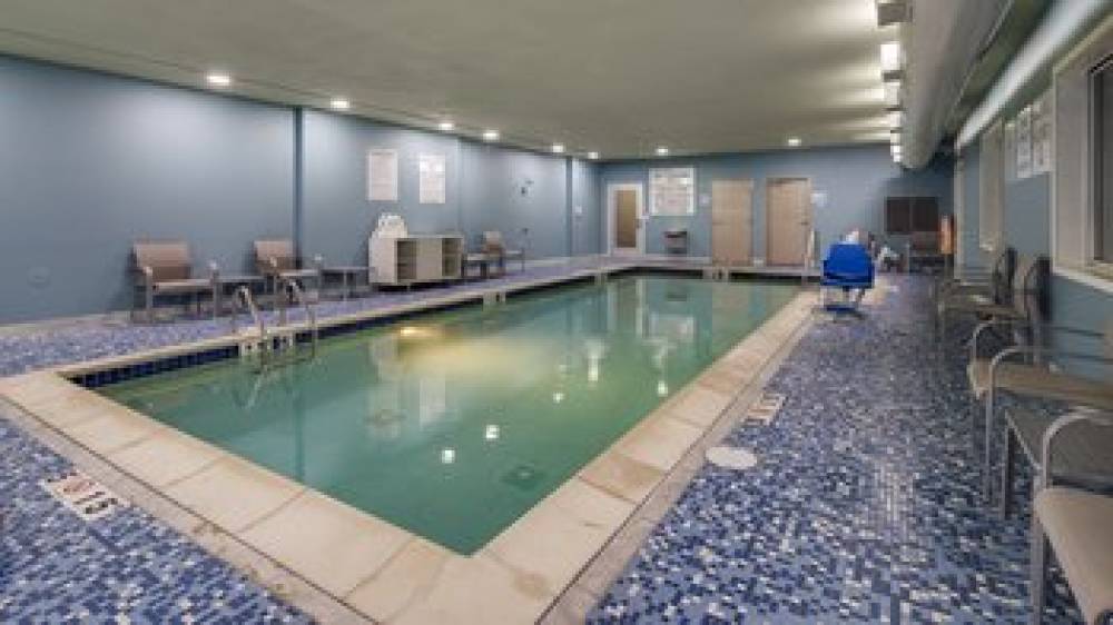 Holiday Inn Express & Suites DETROIT - FARMINGTON HILLS 8