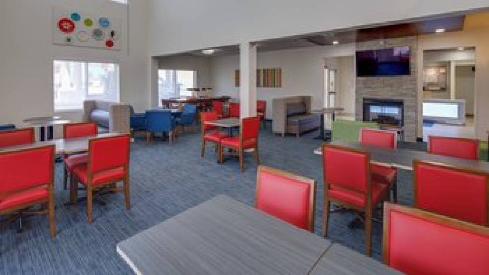 Holiday Inn Express & Suites DETROIT - FARMINGTON HILLS 10