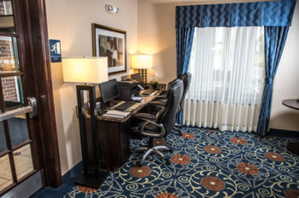 Holiday Inn Express & Suites DETROIT-NOVI 3