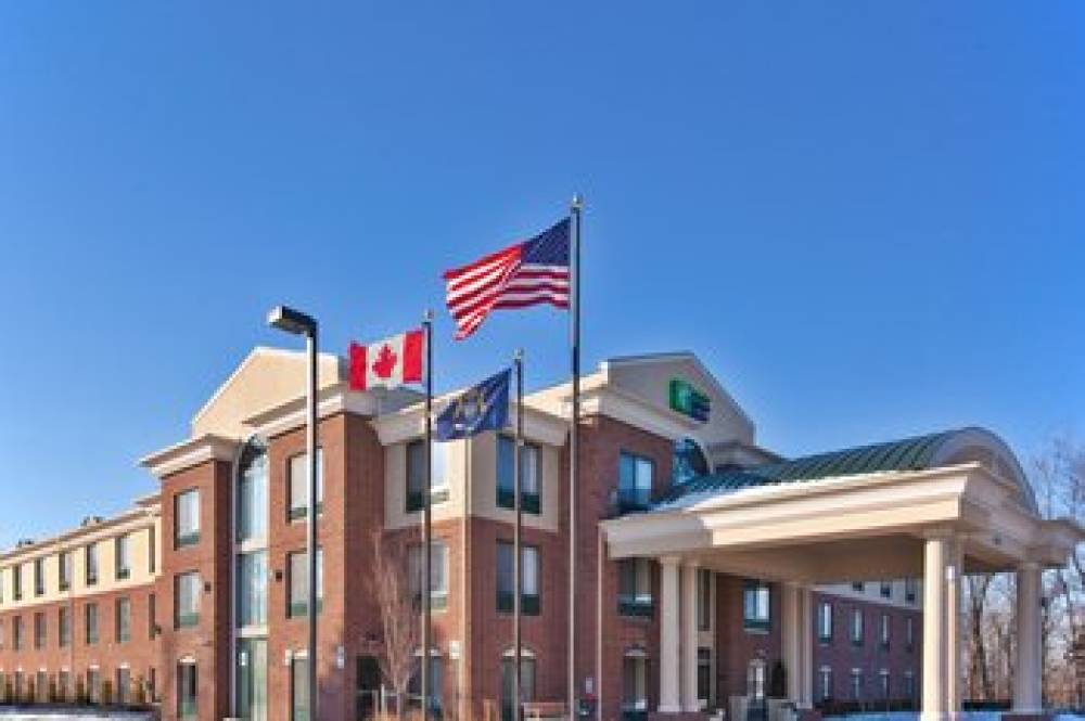 Holiday Inn Express & Suites DETROIT-NOVI 1