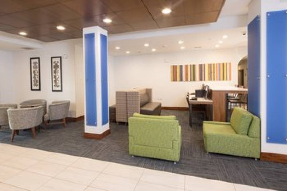 Holiday Inn Express & Suites DETROIT - UTICA 7