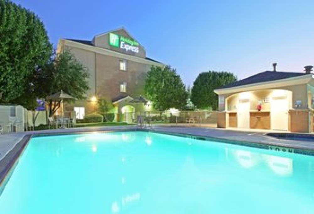 Holiday Inn Express & Suites DFW AIRPORT - GRAPEVINE 8