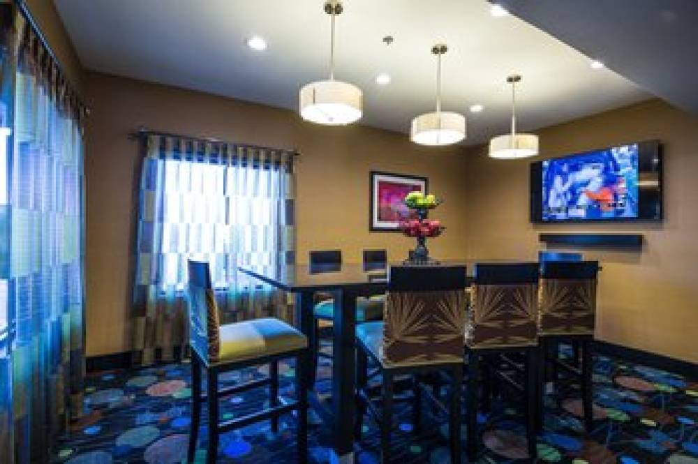 Holiday Inn Express & Suites Edmond