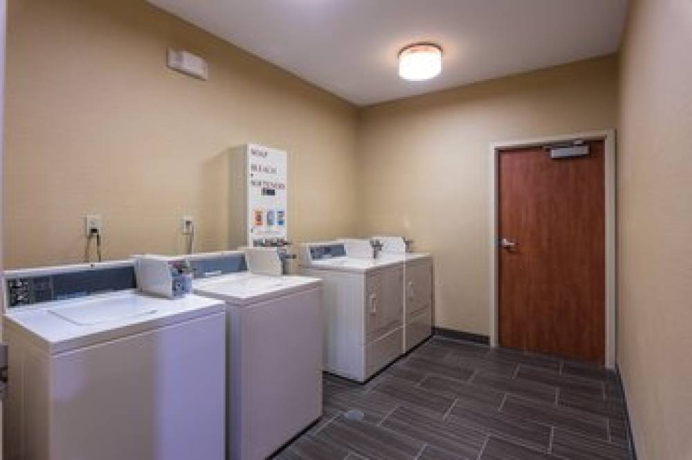 Holiday Inn Express & Suites EDMOND 3