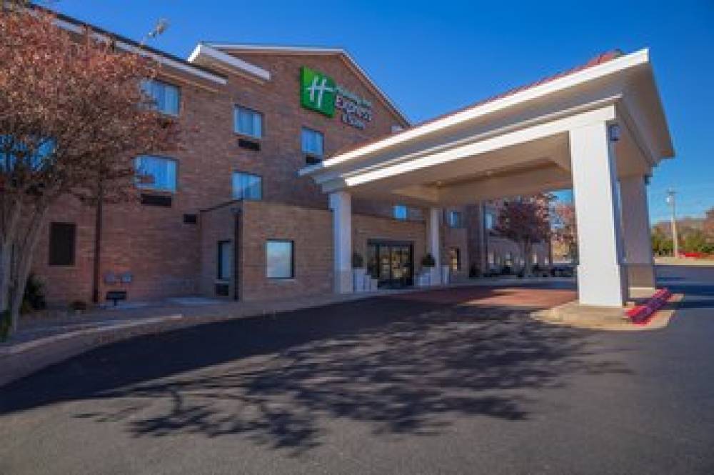 Holiday Inn Express & Suites EDMOND 2