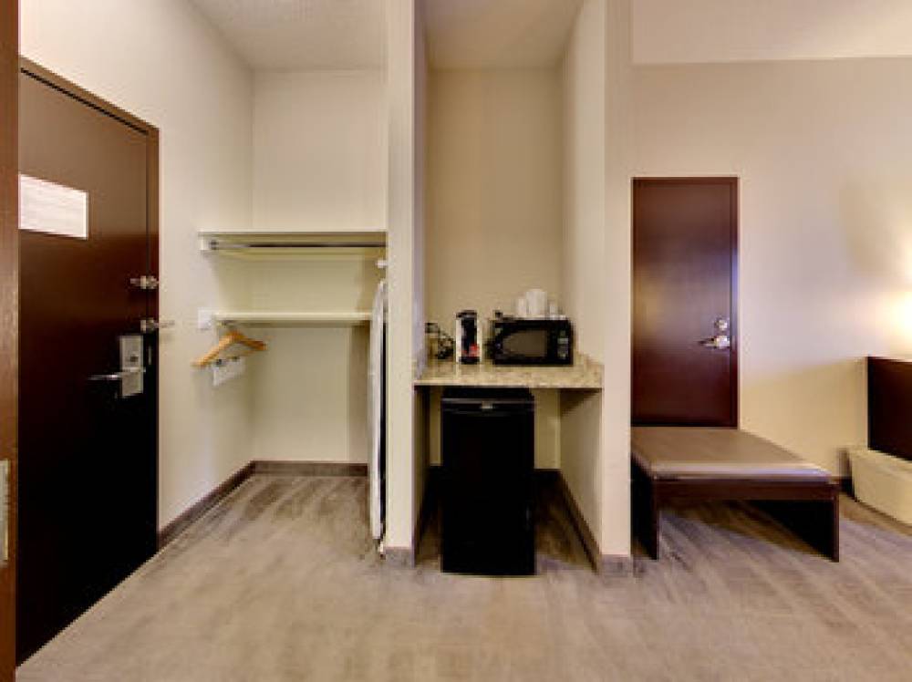 Holiday Inn Express & Suites EDMONTON-INTERNATIONAL AIRPORT 3