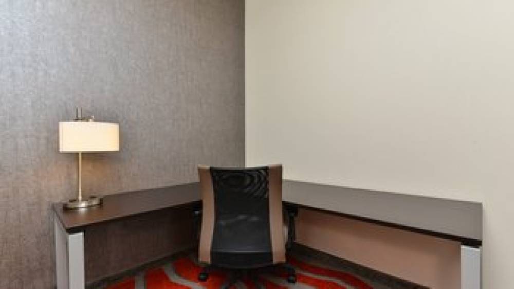 Holiday Inn Express & Suites EDMONTON-INTERNATIONAL AIRPORT 6