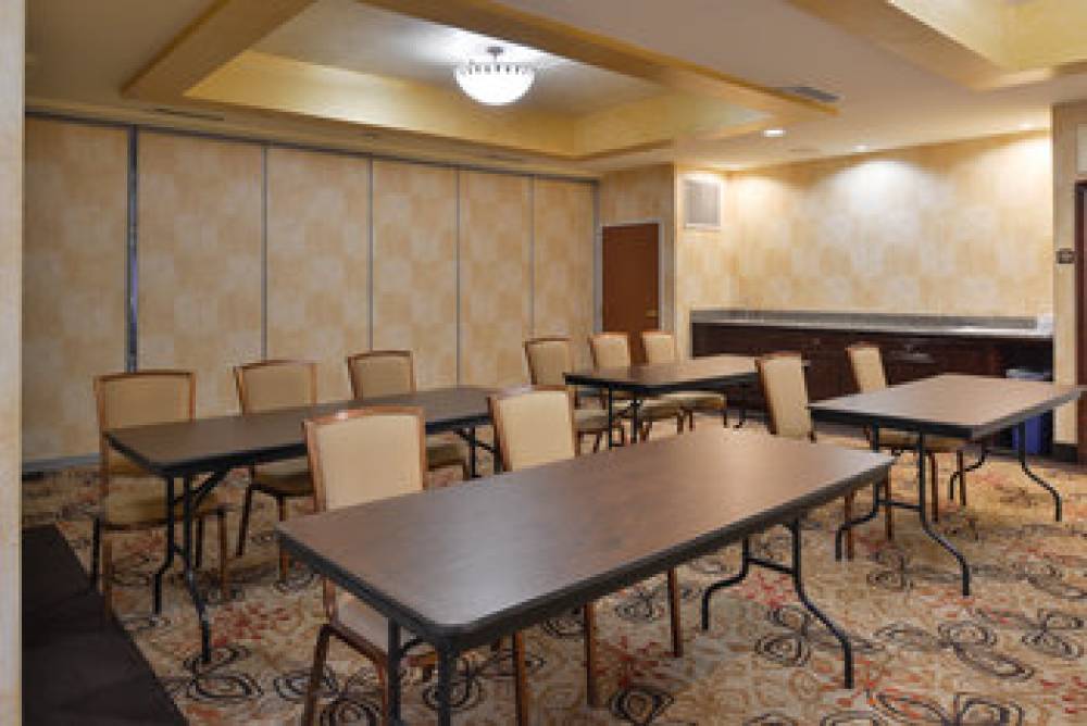 Holiday Inn Express & Suites EL CENTRO 4