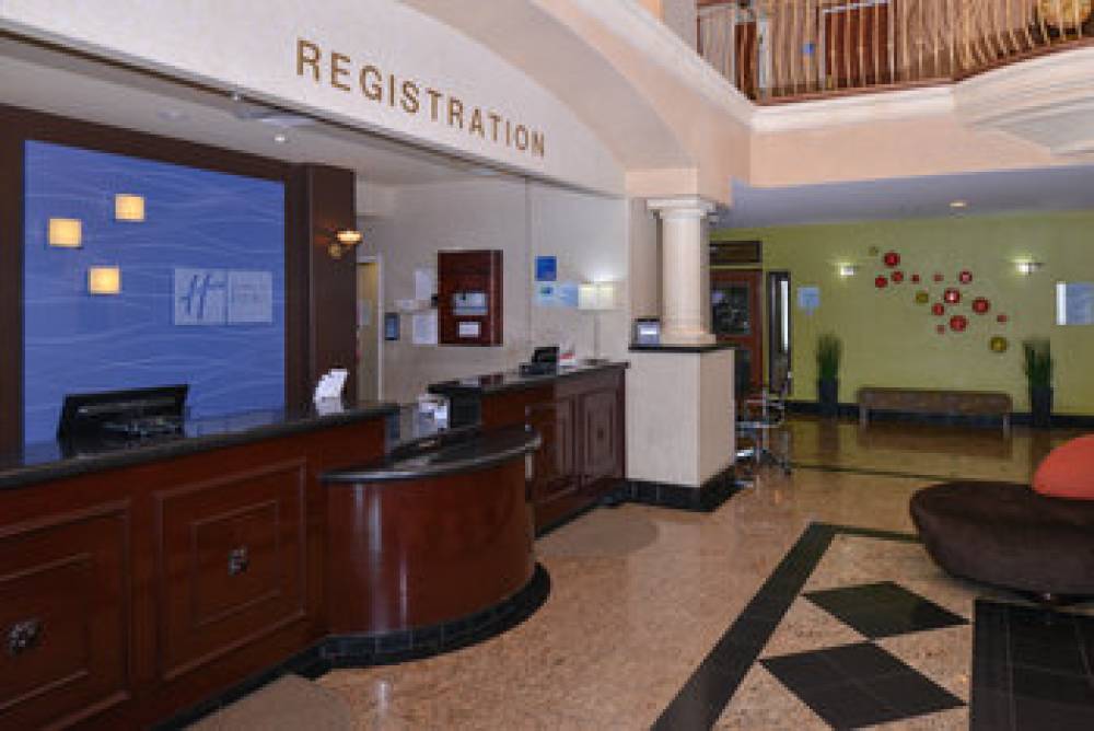 Holiday Inn Express & Suites EL CENTRO 3