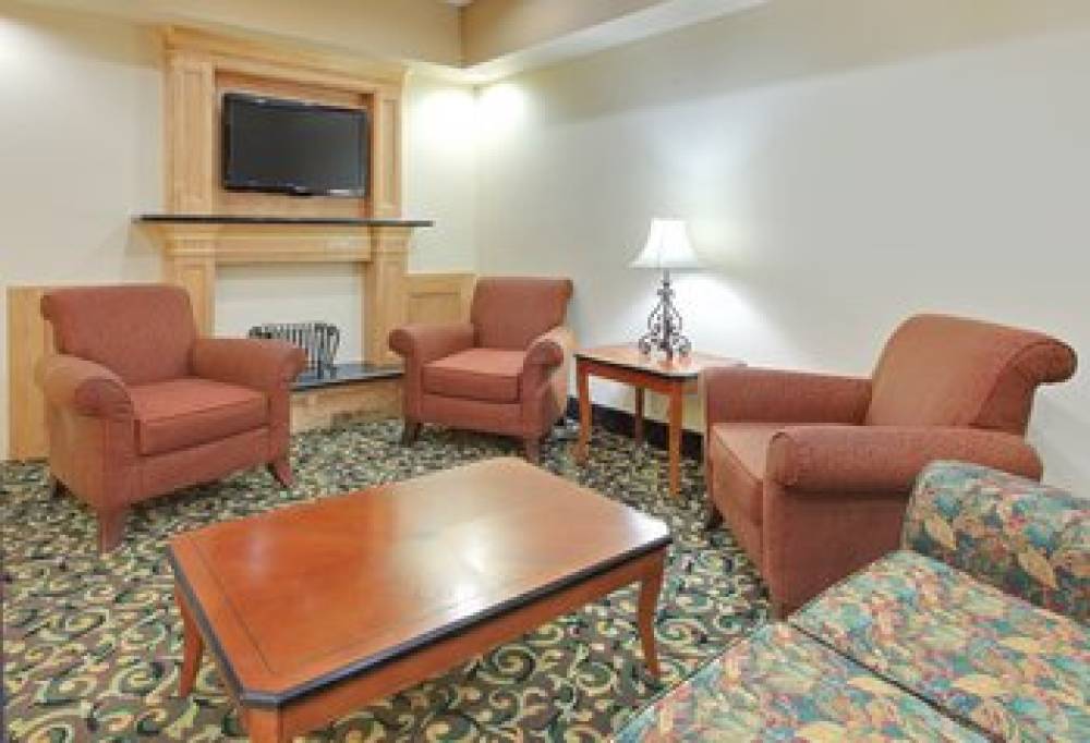 Holiday Inn Express & Suites EL DORADO 6