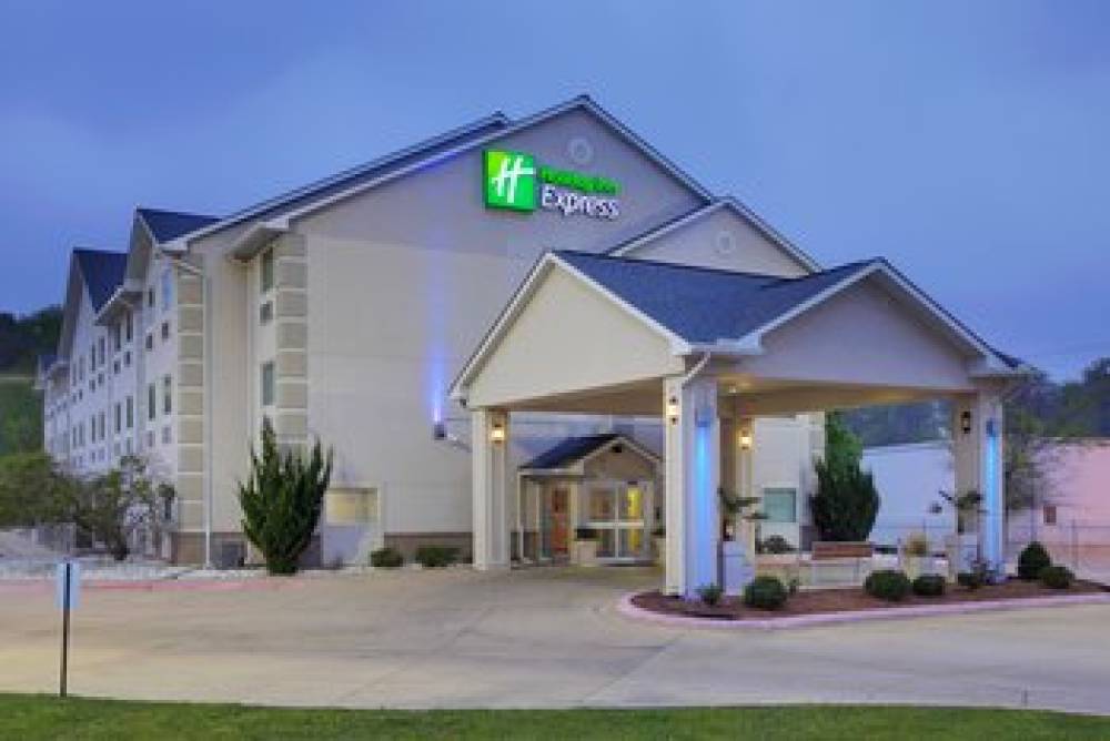 Holiday Inn Express & Suites EL DORADO 8