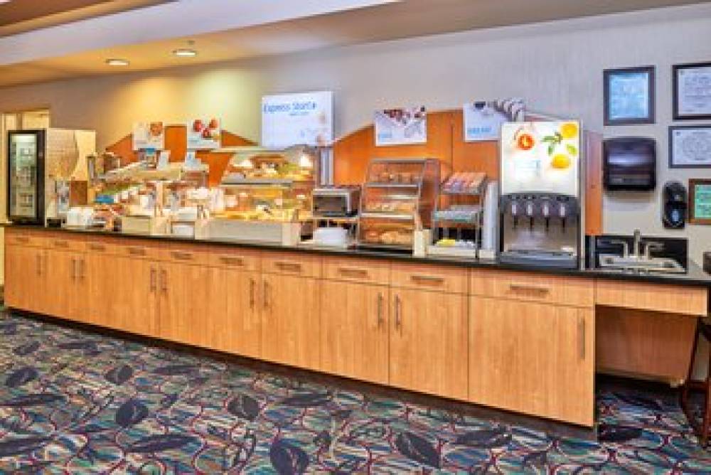 Holiday Inn Express & Suites El Paso Airport