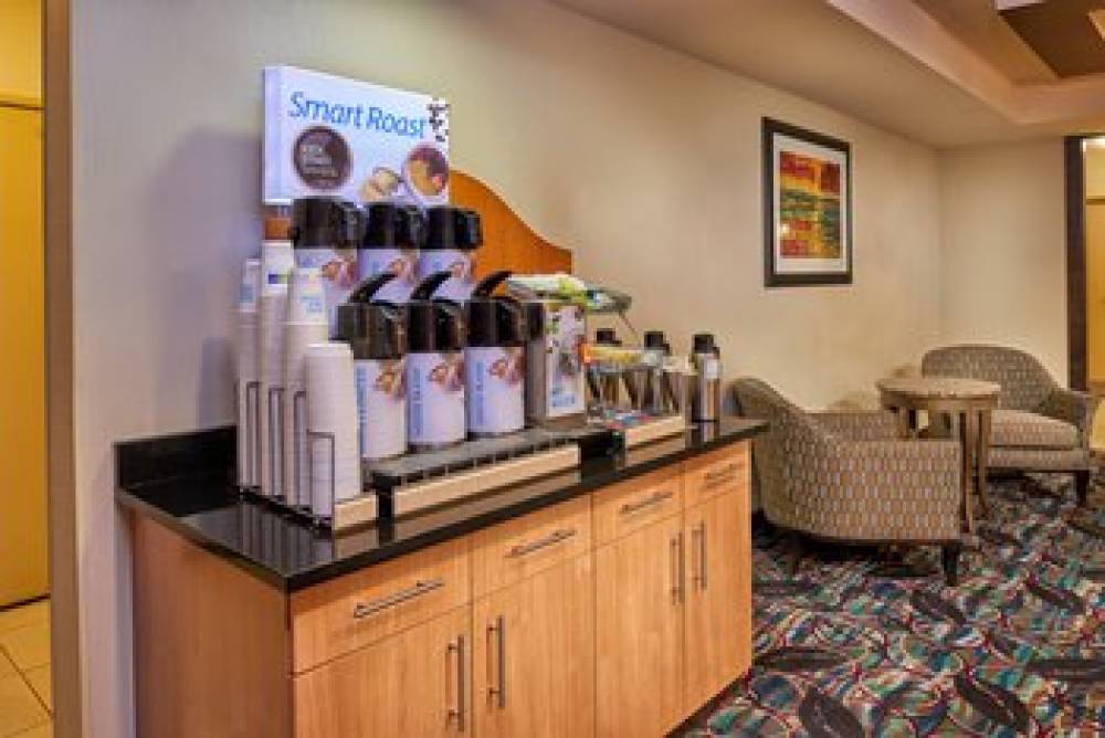 Holiday Inn Express & Suites EL PASO AIRPORT 7