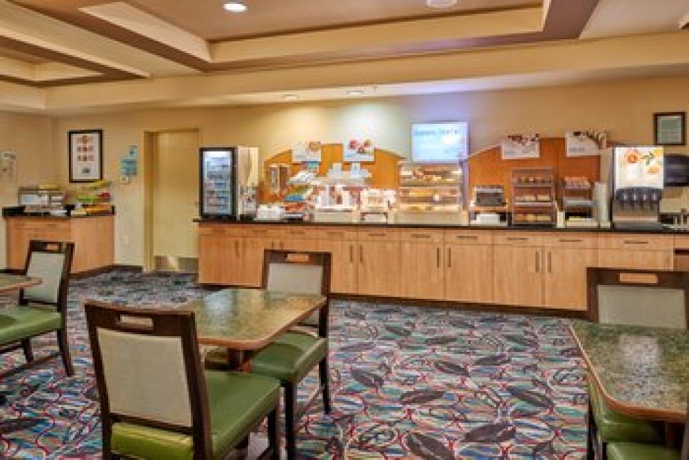 Holiday Inn Express & Suites EL PASO AIRPORT 2