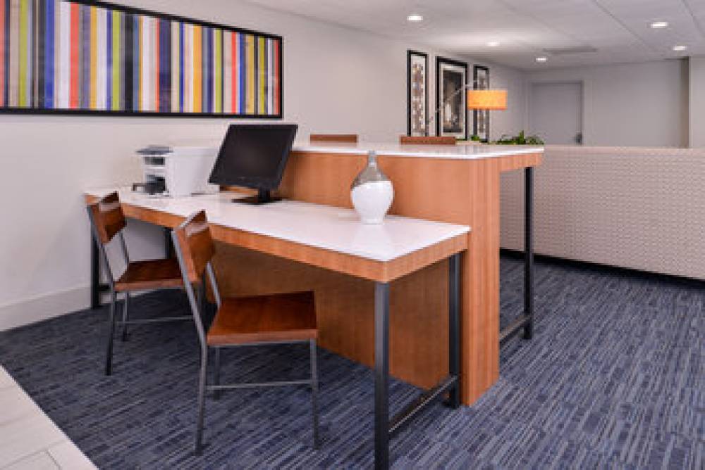 Holiday Inn Express & Suites ELGIN 9