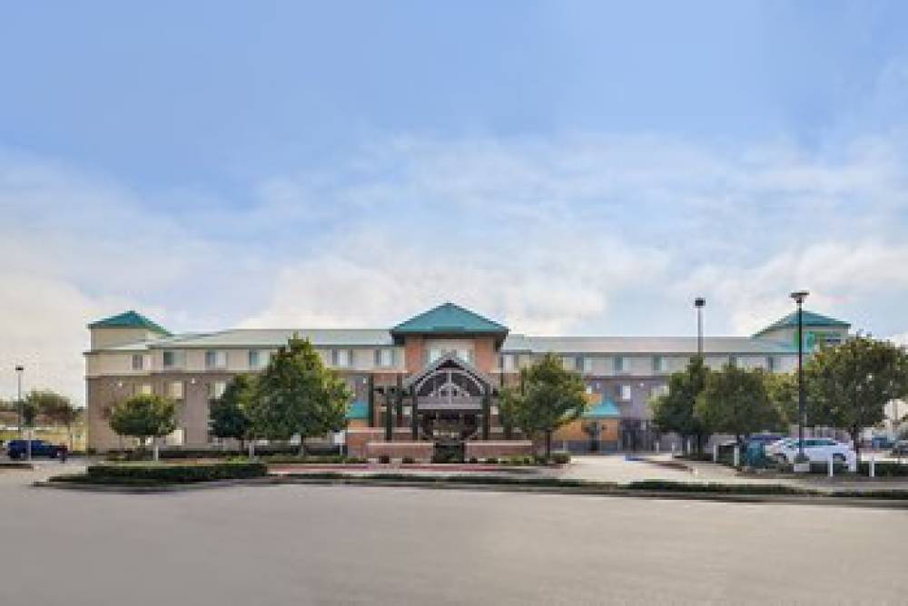 Holiday Inn Express & Suites Elk Grove Central Hwy 99