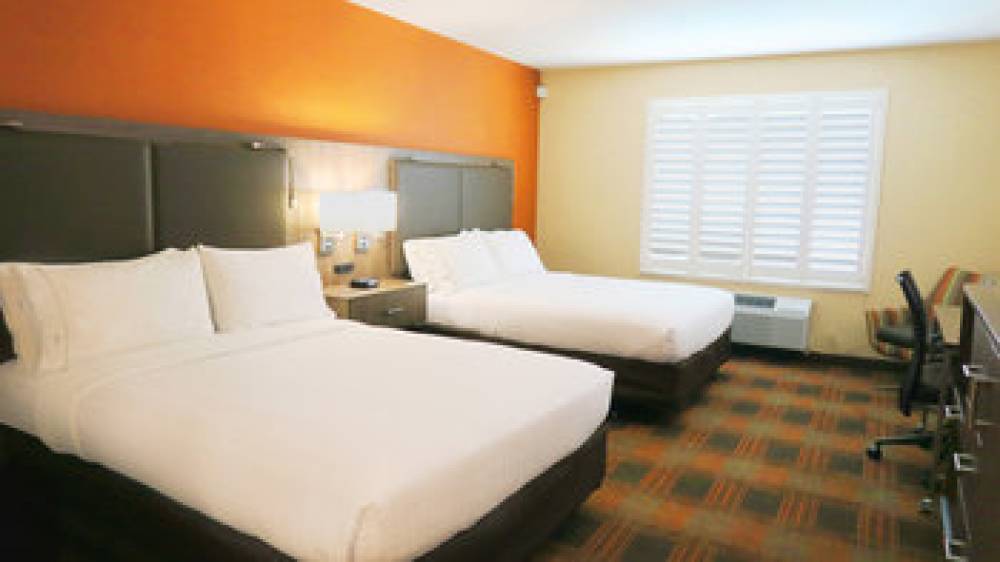 Holiday Inn Express & Suites ELK GROVE CENTRAL - HWY 99 7