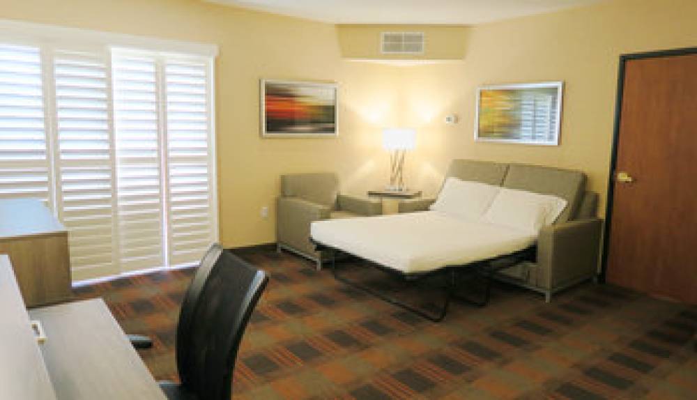 Holiday Inn Express & Suites ELK GROVE CENTRAL - HWY 99 10