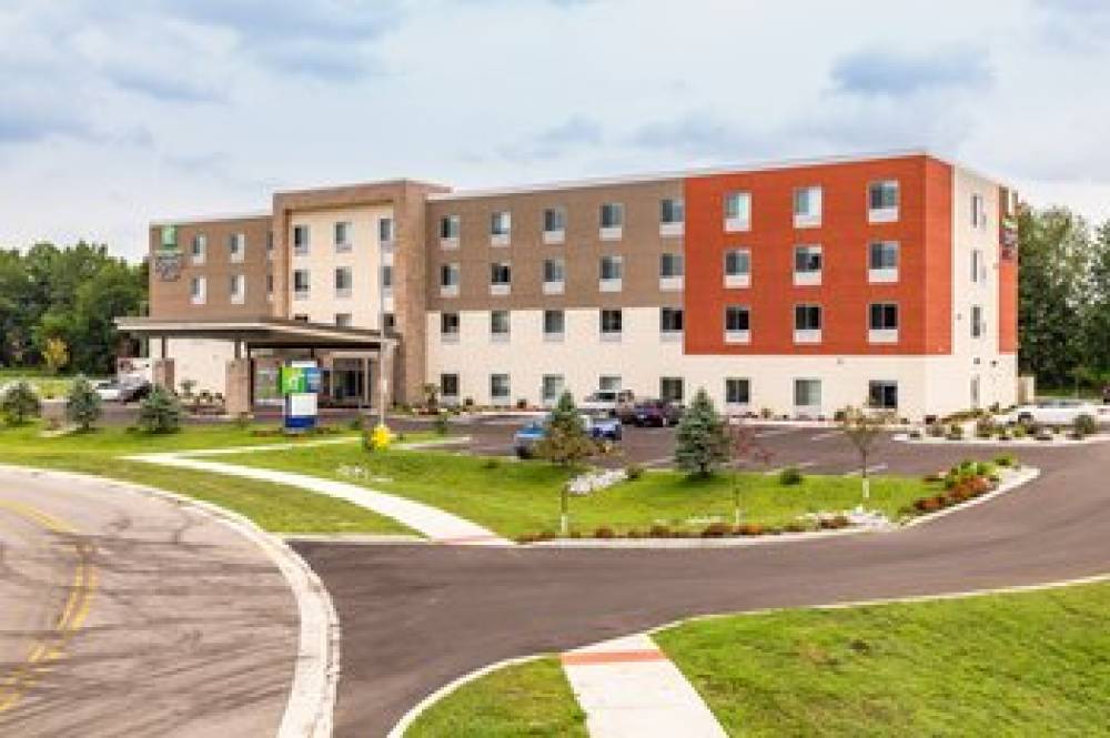 Holiday Inn Express & Suites ELKHART NORTH 1