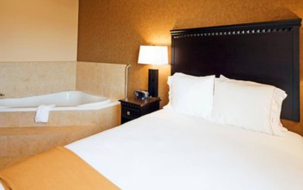 Holiday Inn Express & Suites ENNIS 9