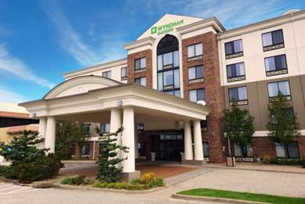 Holiday Inn Express & Suites ERIE (SUMMIT TOWNSHIP) 1