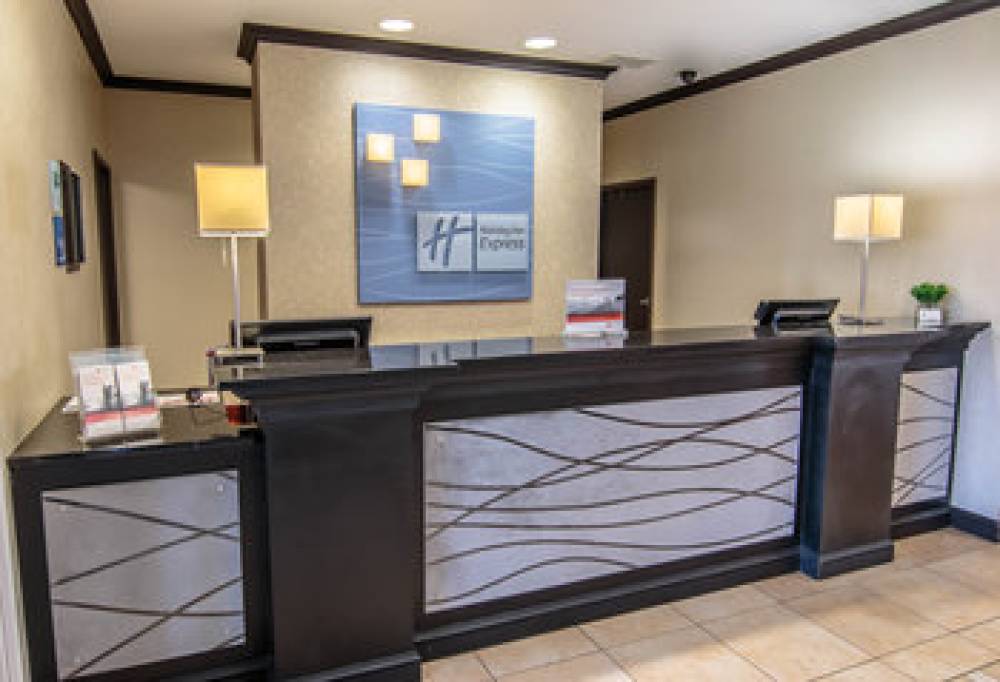 Holiday Inn Express & Suites FARMINGTON 9