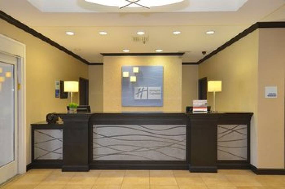 Holiday Inn Express & Suites FARMINGTON 3