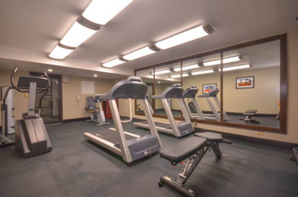 Holiday Inn Express & Suites FAYETTEVILLE-UNIV OF AR AREA 8