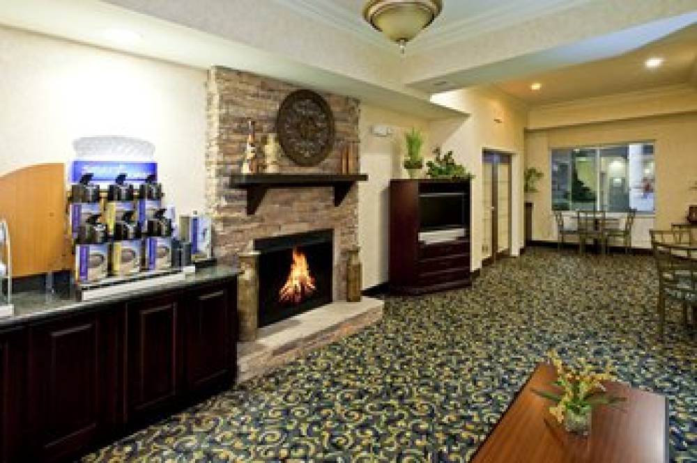 Holiday Inn Express & Suites FRANKFORT 2