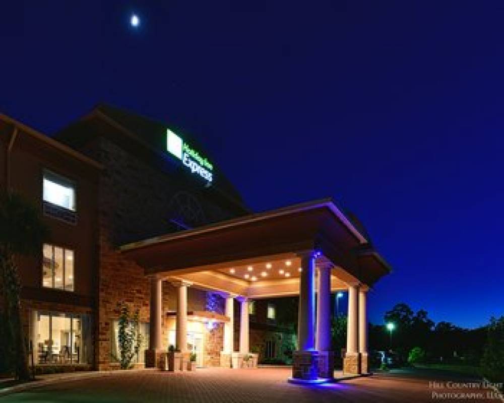 Holiday Inn Express & Suites Fredericksburg