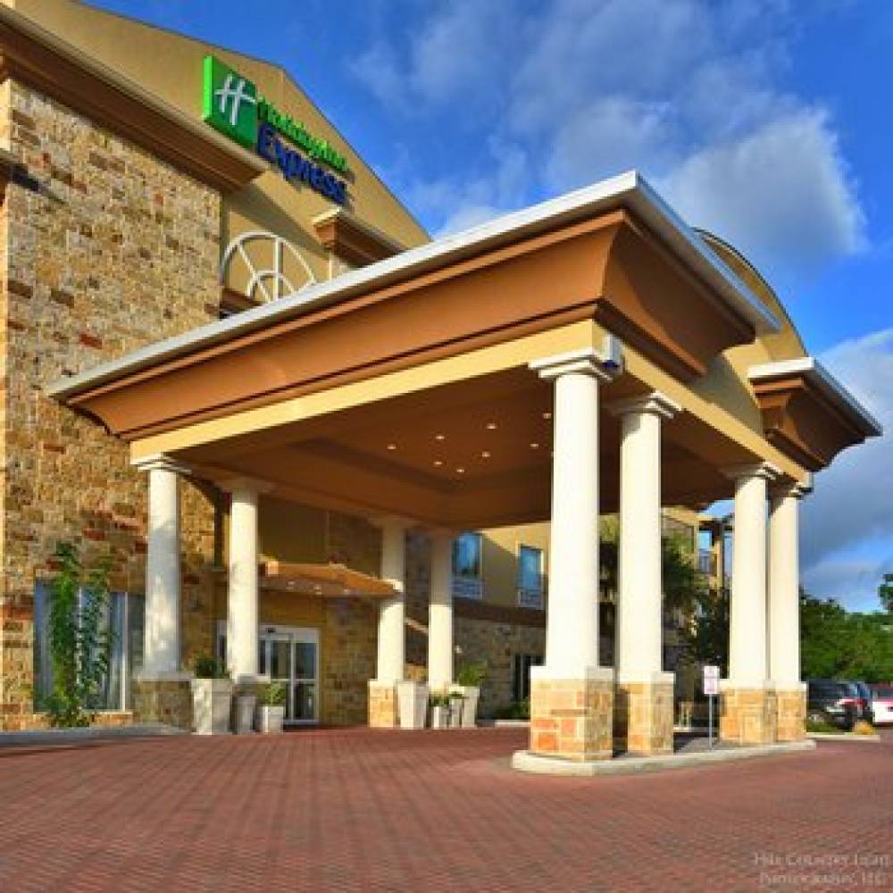 Holiday Inn Express & Suites FREDERICKSBURG 1