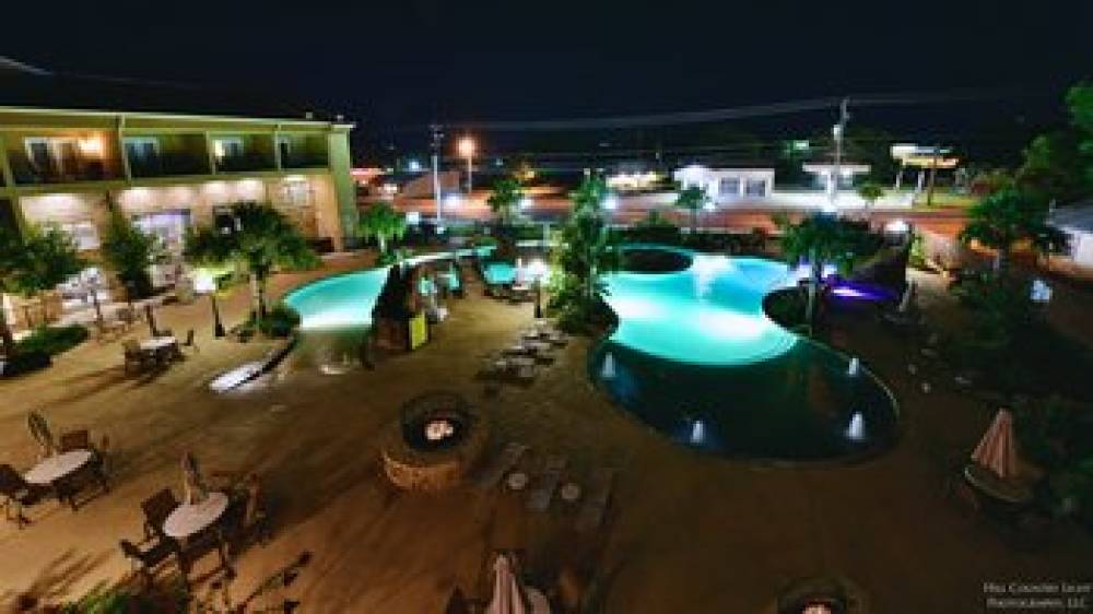 Holiday Inn Express & Suites FREDERICKSBURG 2