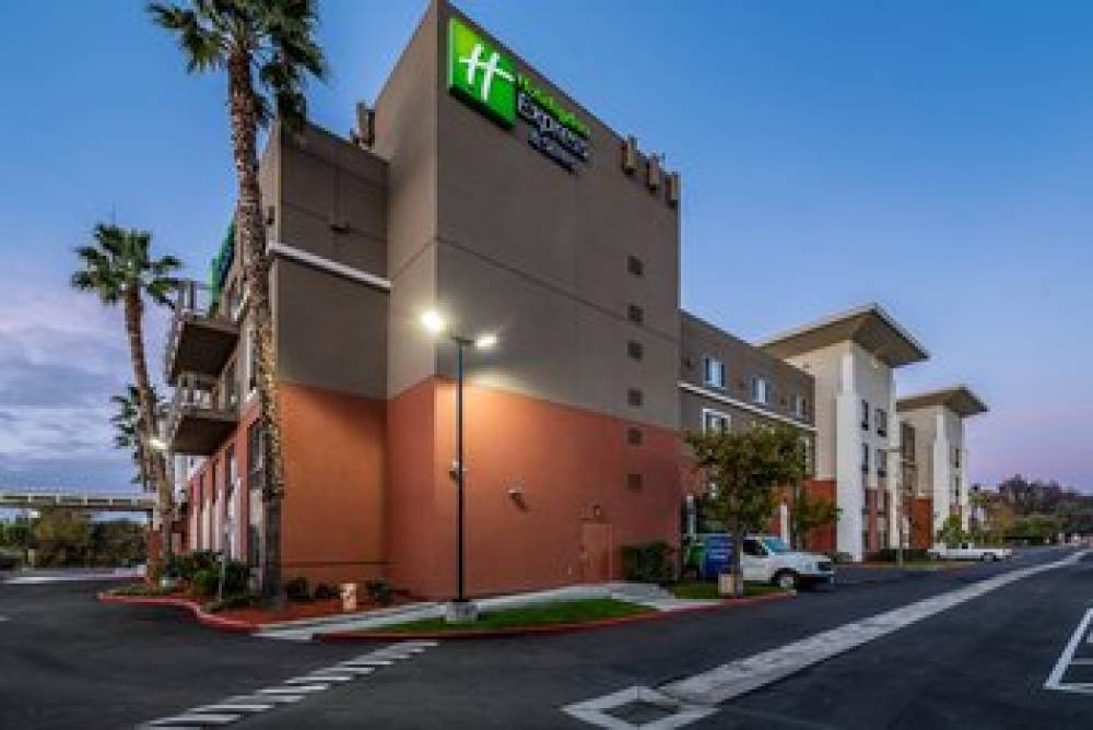 Holiday Inn Express & Suites FREMONT - MILPITAS CENTRAL 5