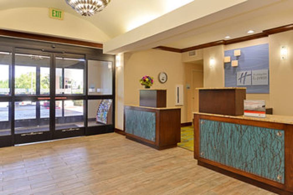 Holiday Inn Express & Suites FRESNO (RIVER PARK) HWY 41 2