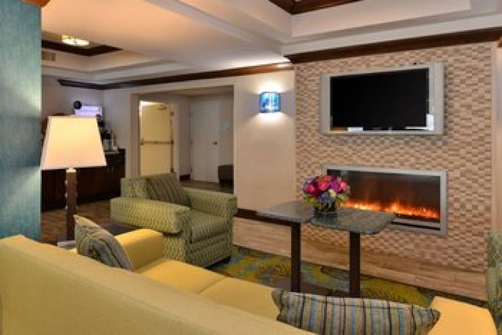 Holiday Inn Express & Suites FRESNO (RIVER PARK) HWY 41 9