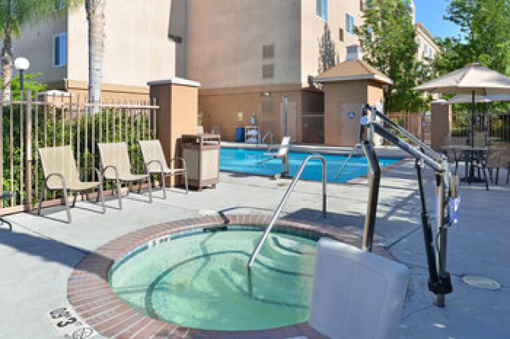 Holiday Inn Express & Suites FRESNO (RIVER PARK) HWY 41 6