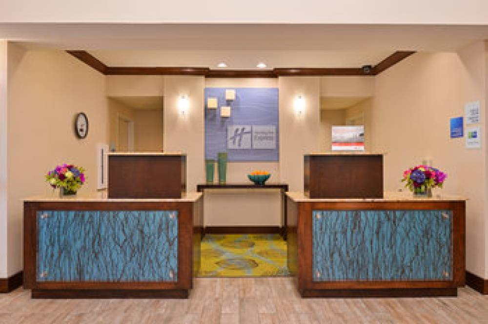 Holiday Inn Express & Suites FRESNO (RIVER PARK) HWY 41 7