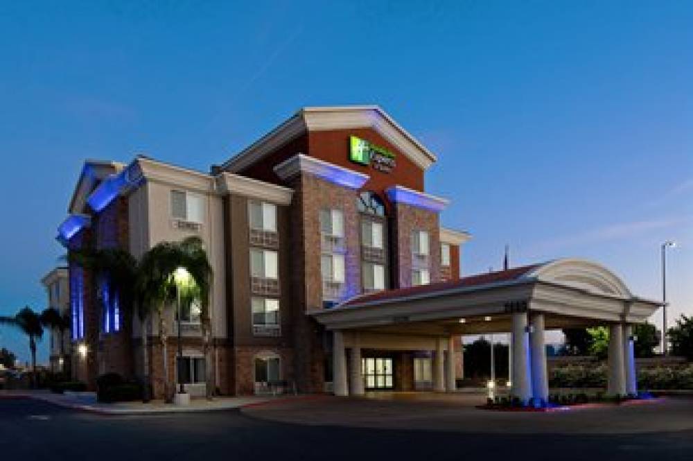 Holiday Inn Express & Suites FRESNO SOUTH 1