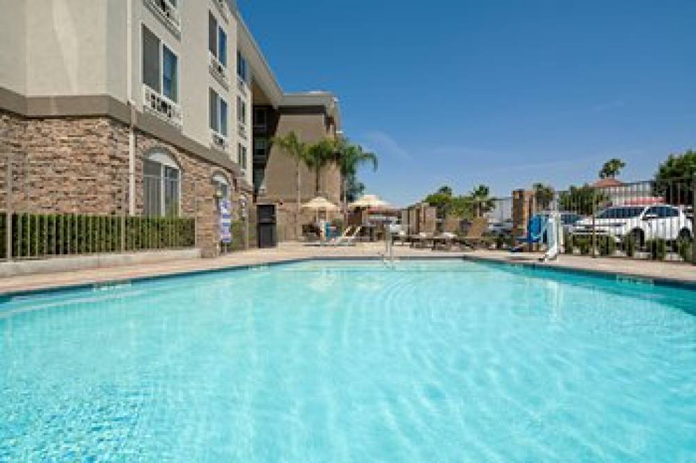 Holiday Inn Express & Suites FRESNO SOUTH 9