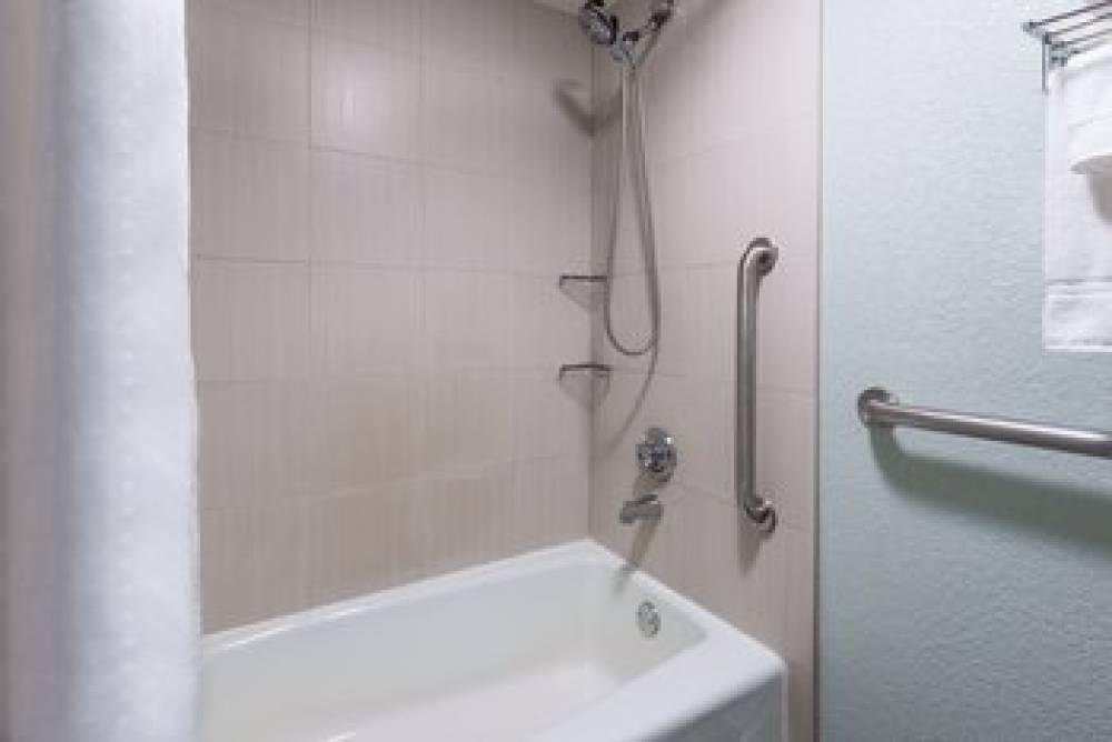 Holiday Inn Express & Suites FT. LAUDERDALE-PLANTATION 3