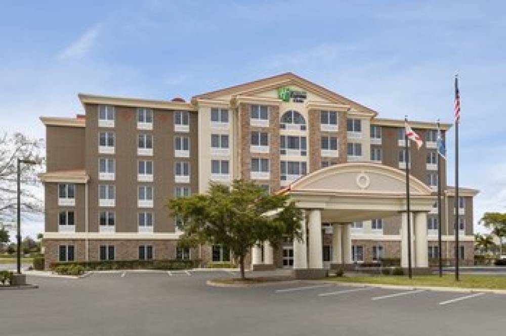 Holiday Inn Express & Suites Ft Myers East The Forum