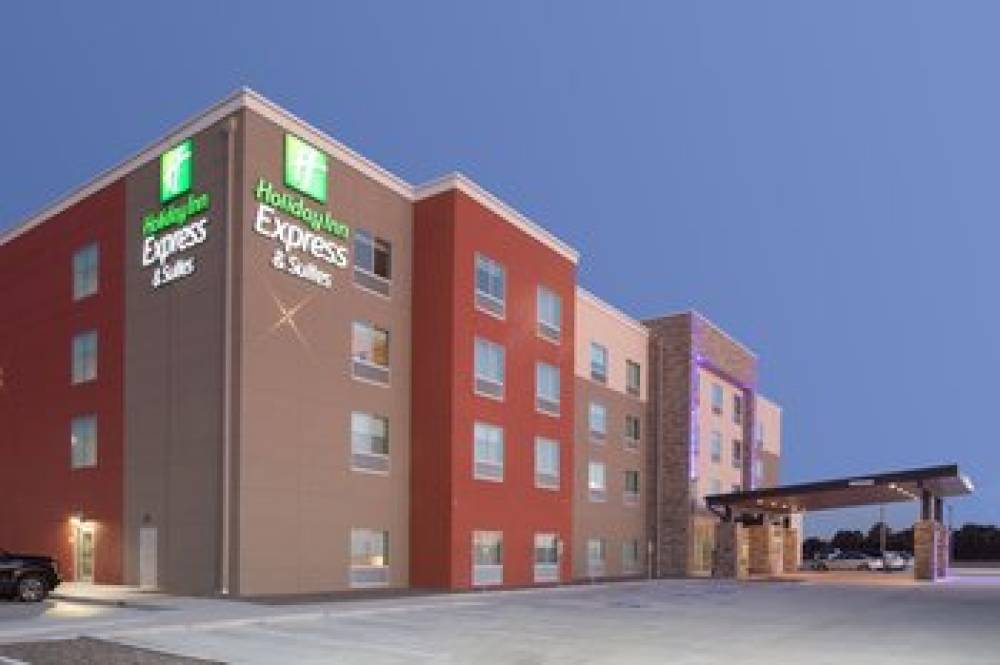 Holiday Inn Express & Suites GOODLAND I-70 1