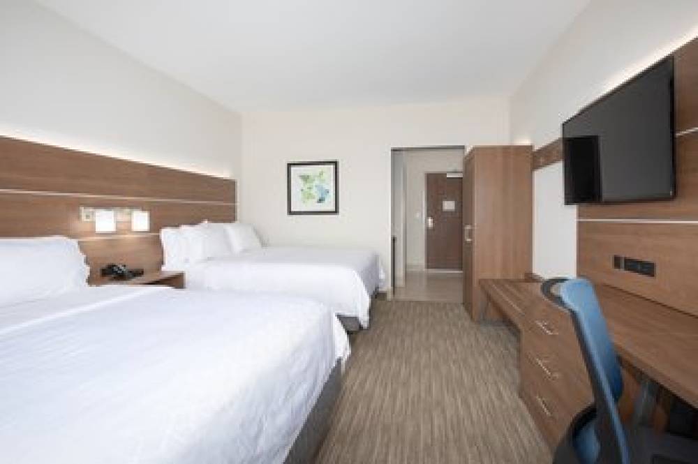 Holiday Inn Express & Suites GOODLAND I-70 2