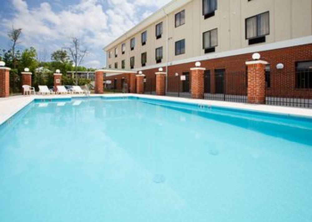 Holiday Inn Express & Suites GREENSBORO-EAST 10