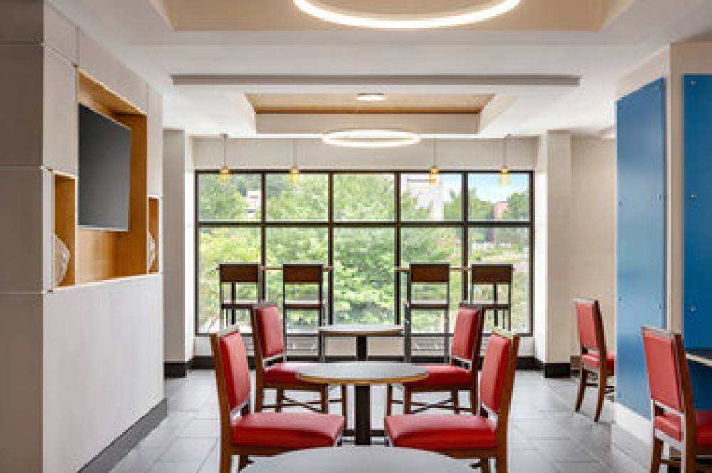 Holiday Inn Express & Suites GREENVILLE-DOWNTOWN 7