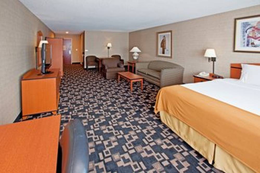 Holiday Inn Express & Suites GREENWOOD 10