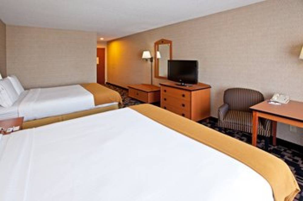 Holiday Inn Express & Suites GREENWOOD 8