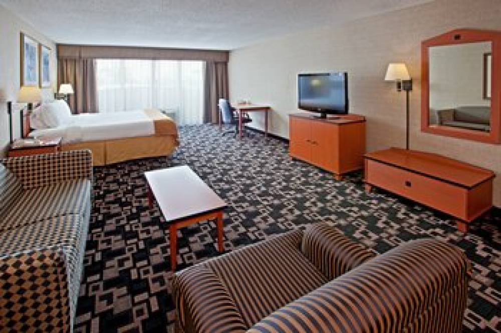 Holiday Inn Express & Suites GREENWOOD 6